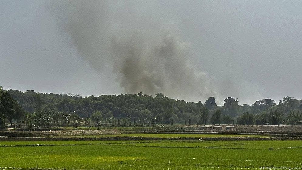 সীমান্তের ওপারে গোলাগুলি, এপারে আতঙ্ক