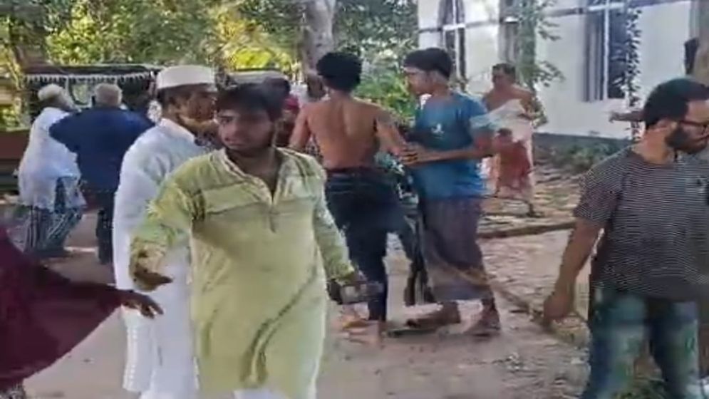 মসজিদের অজুখানা নিয়ে দুই পক্ষের সংঘর্ষে আহত ২০, গ্রেফতার ৪