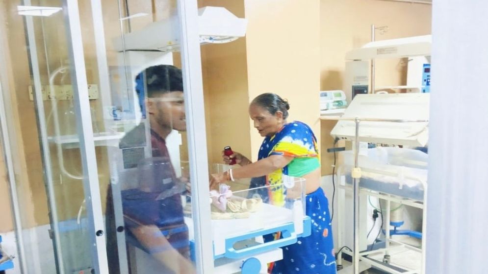 কেঁদে বেঁচে গেল নবজাতক