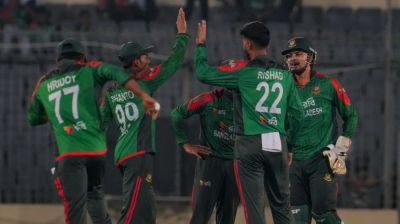 উইলিয়ামসন-কোহলির পর ‘বিশ্বসেরা’ ব্যাটারকে ফেরালেন রিশাদ