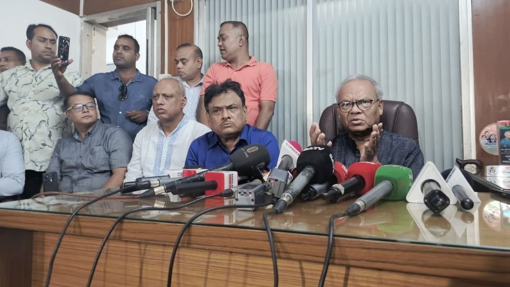 আওয়ামী লীগ সচল নাকি নিষিদ্ধ থাকবে–সিদ্ধান্ত নেবে কে, জানালেন রিজভী