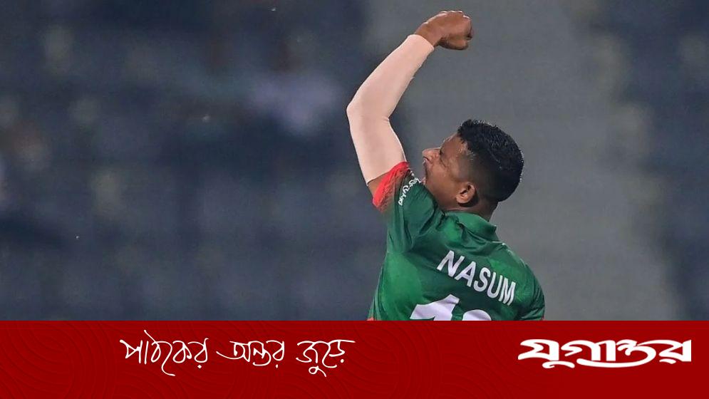 তৃতীয় বলেই উইকেট এনে দিলেন নাসুম