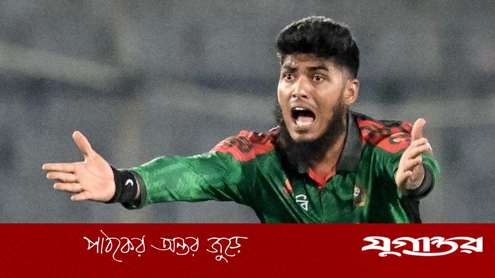 রিশাদকে ‘চ্যালেঞ্জ’ করে উইকেটের সঙ্গে সব রিভিউ হারাল উইন্ডিজ