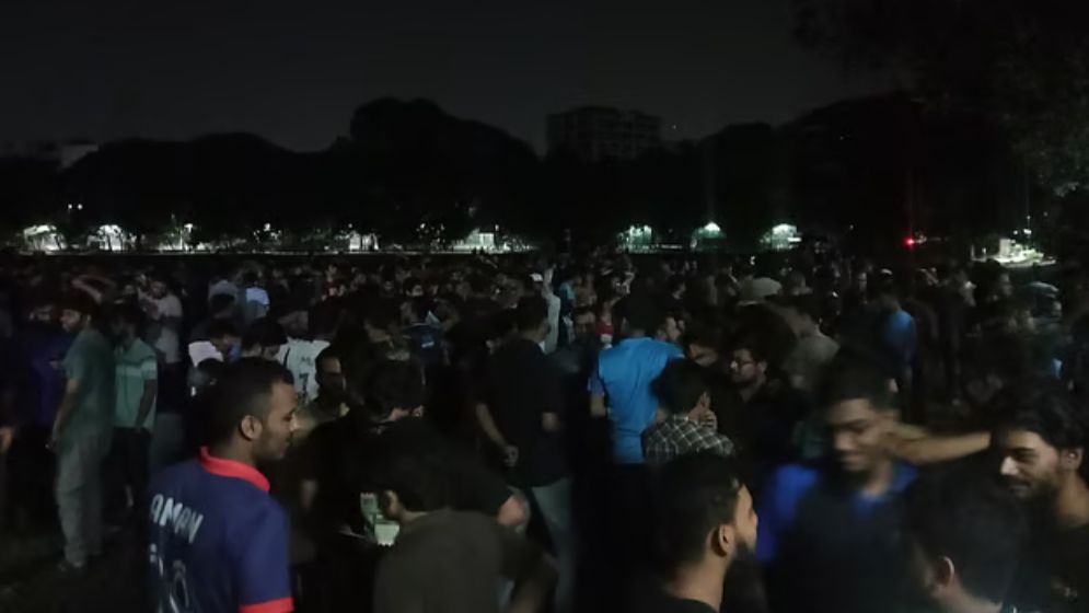 মধ্যরাতে উত্তাল বুয়েট, দাবির মুখে এক শিক্ষার্থী সাময়িক বহিষ্কার