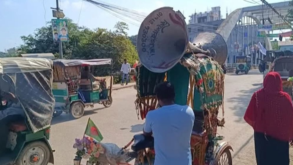 কুকুর হারানোয় শহরে মাইকিং, থানায় জিডি