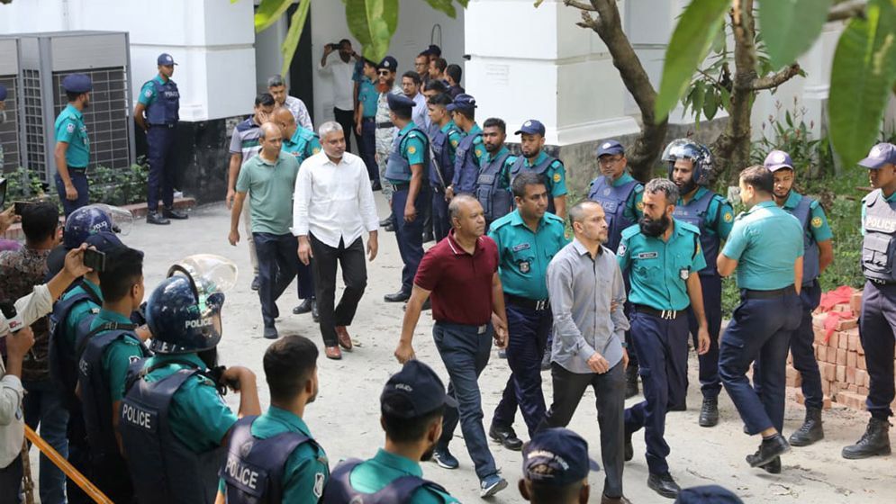 ট্রাইব্যুনাল থেকে সেনানিবাসের সাবজেলে ১৫ সেনা কর্মকর্তা