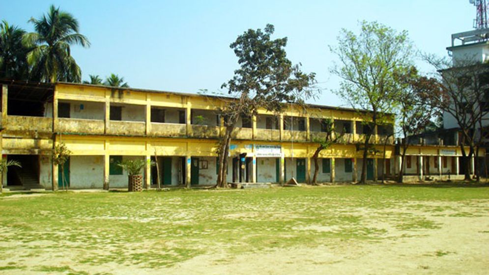 বিনা ভোটে বিজয়ী হতে নমিনেশন ফরম ছিঁড়ে প্রার্থীর ভাইকে মারধর