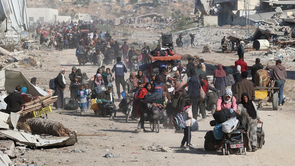 ইসরাইলের ওপর নিষেধাজ্ঞার আহ্বান জানালেন বিশ্বখ্যাত ইহুদিরা