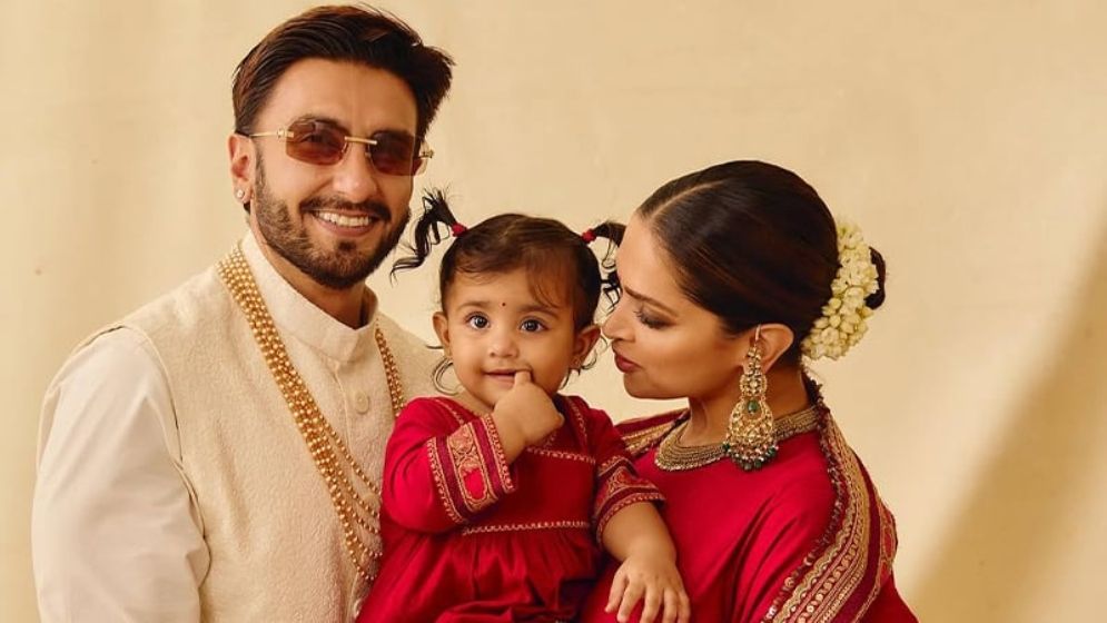 মেয়ের মুখ প্রকাশ্যে আনলেন দীপিকা-রণবীর