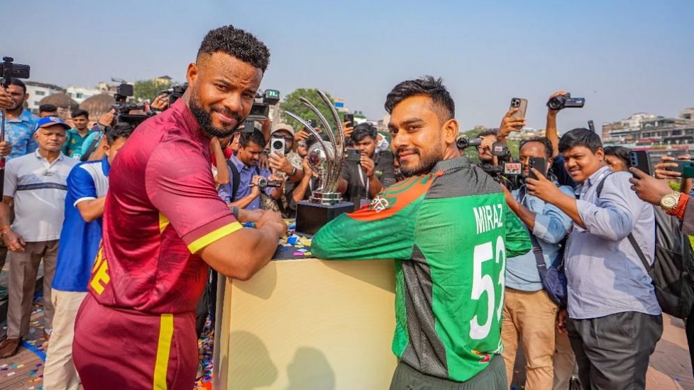 অলিখিত ফাইনালে ব্যাটিং নিয়েই ভয়