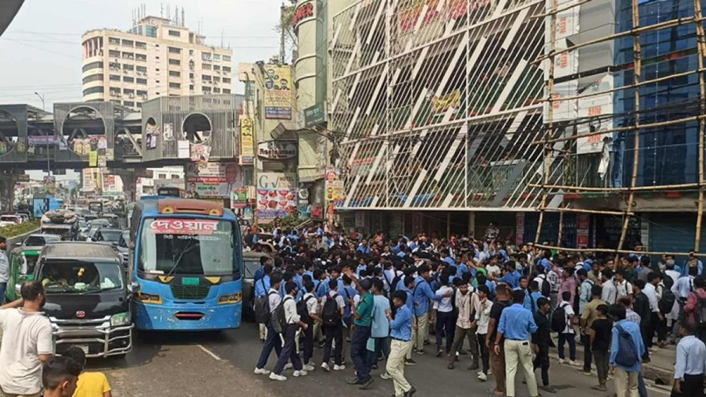 সড়ক ছাড়লেন শিক্ষার্থীরা, যান চলাচল স্বাভাবিক