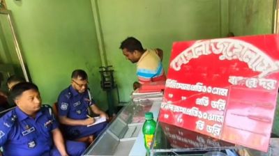 স্বর্ণের দোকানের আলমারি তুলে নিয়ে গেল ডাকাত দল