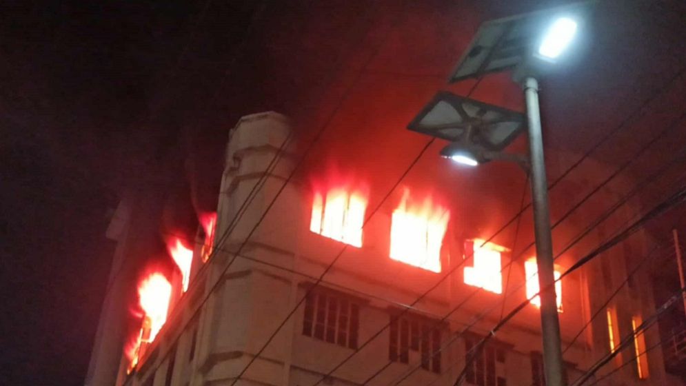 এবার মিরপুরে কমিউনিটি সেন্টারে আগুন