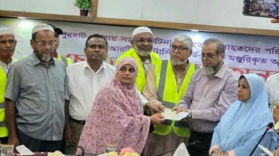 সড়ক দুর্ঘটনায় হতাহত ৮ পরিবারকে বিআরটিএর সহায়তা