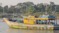 বঙ্গোপসাগরে ভারতীয় ট্রলারসহ আটক ৯