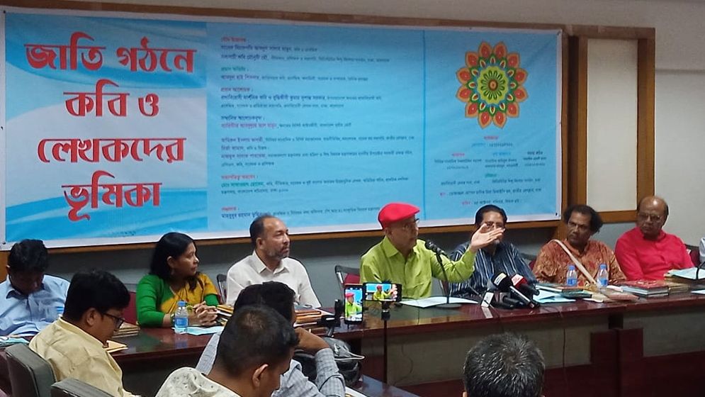 গত ১৫ বছরে এদেশের কবিরা স্তবকের ভূমিকা পালন করেছেন: আবদুল হাই শিকদার