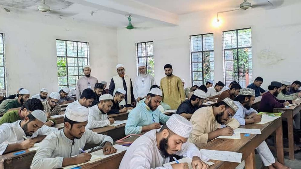 ইআবির অধীনে সারা দেশে ফাজিল পরীক্ষা শুরু