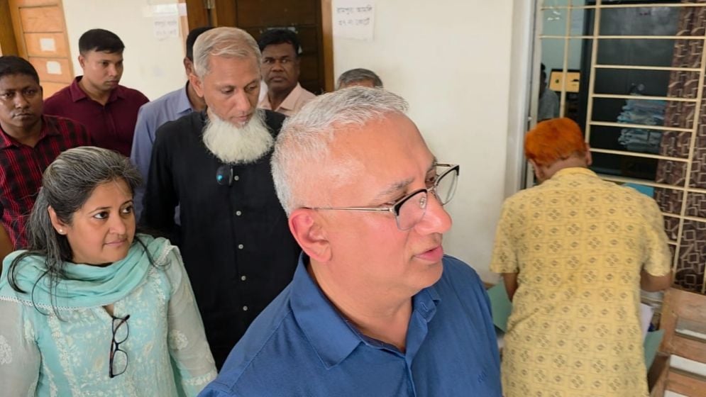 আত্মসমর্পণ করে জামিন পেলেন গ্রামীণফোনের সিইও