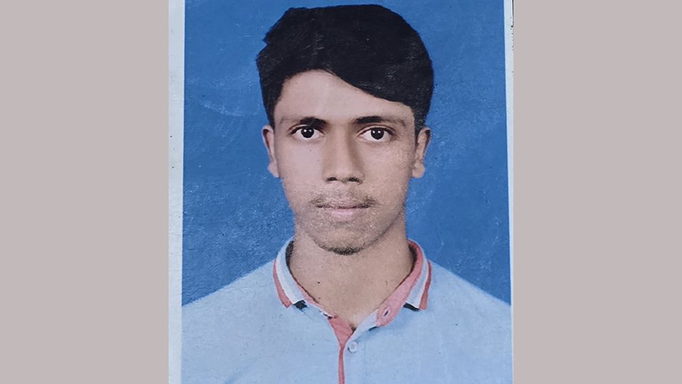 রেললাইন ধরে হাঁটার চরম পরিণতি