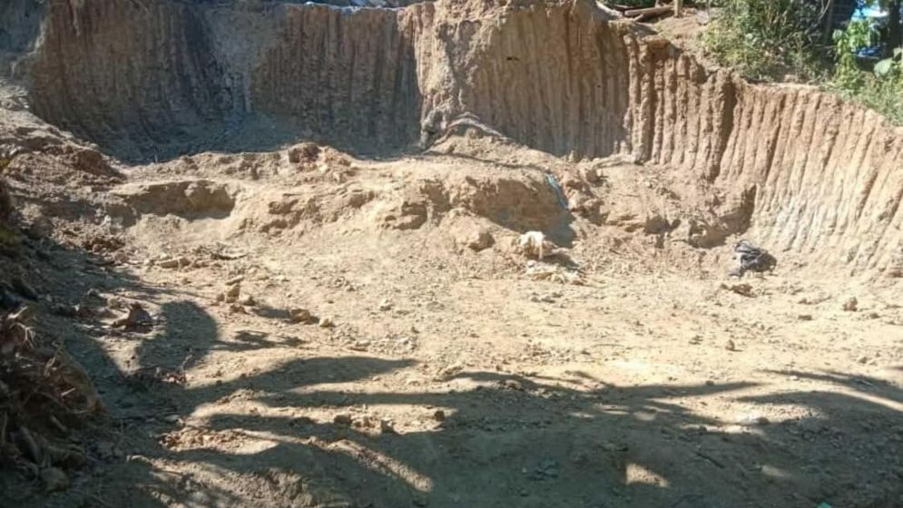 রাতের আঁধারে পাহাড় কেটে বিক্রি, যুবক গ্রেফতার