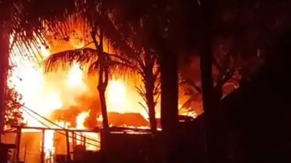 বান্দরবানে ১১ দোকান পুড়ে ছাই