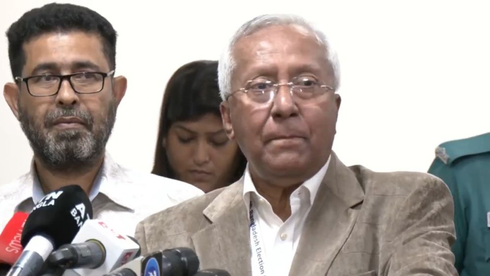 ভোটকেন্দ্রের চূড়ান্ত তালিকা প্রকাশ কবে, জানাল ইসি