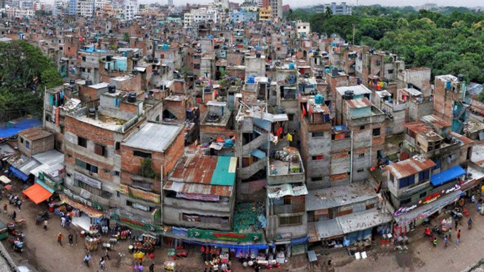 বাবাকে ছাড়াতে গিয়ে থাপ্পড় খেল শিশুটি