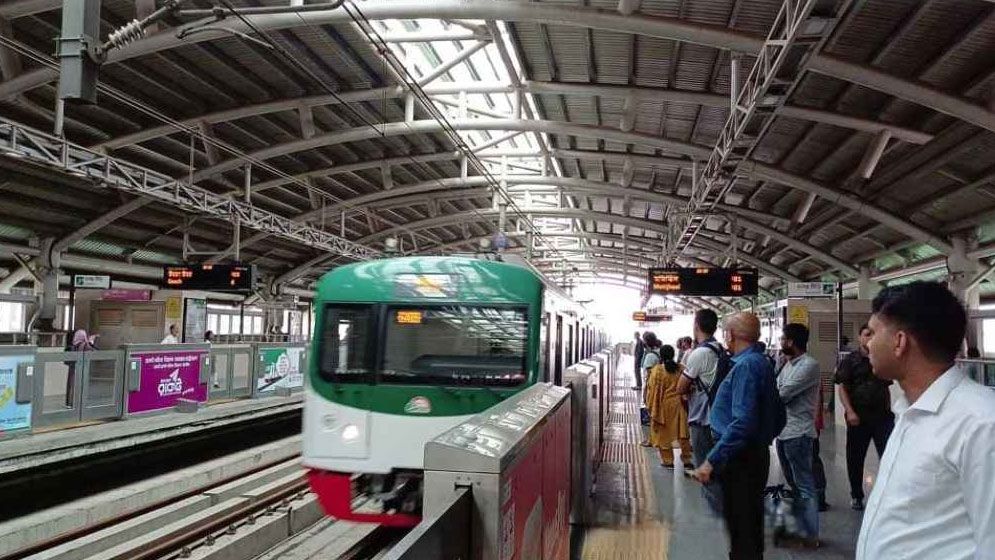 তিন ঘণ্টা পর আংশিক চালু মেট্রোরেল