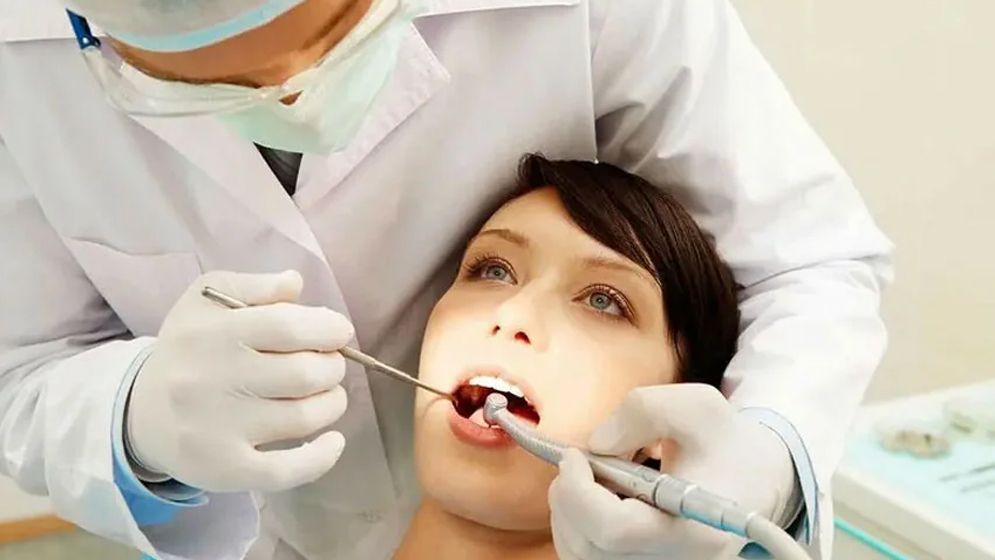 দাঁতের যত্নে অবহেলা বাড়ায় মস্তিষ্ক ও হৃদরোগের ঝুঁকি: গবেষণা