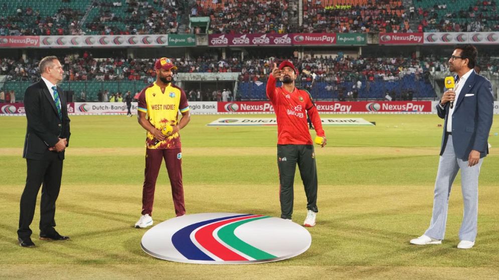 টস হেরে বোলিংয়ে বাংলাদেশ