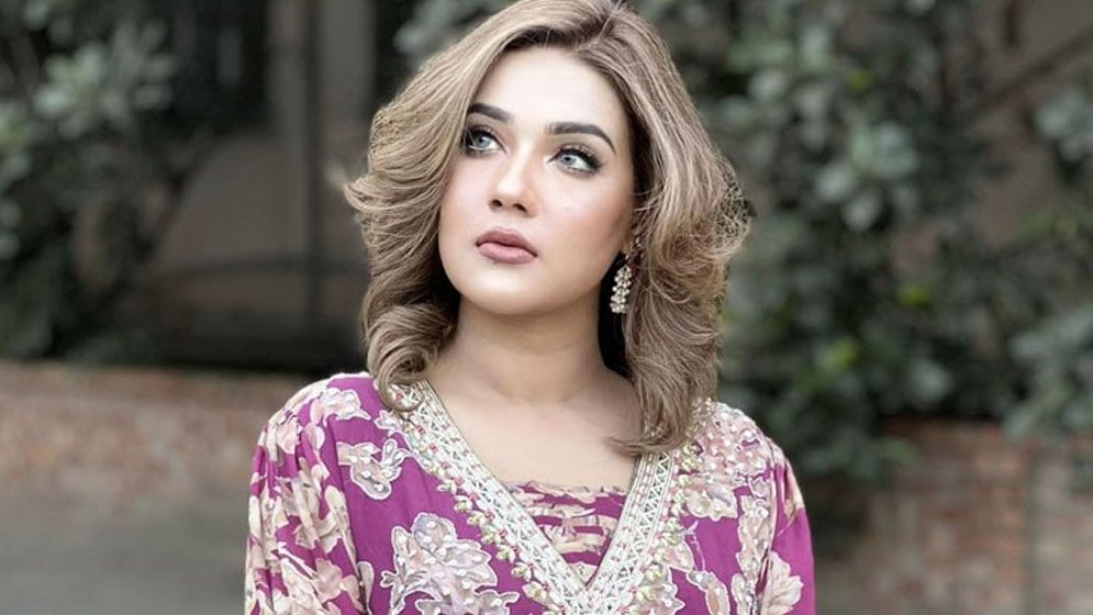 দেশ নয়, বিদেশেই কাজের সন্ধানে মাহী
