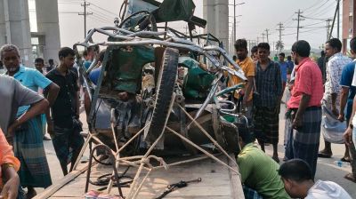 কার্ভাডভ্যান চাপায় অটোরিকশার ৩ যাত্রী নিহত