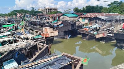 বাড়ি ফেরার পথে ৪ জেলেকে ধরে নিয়ে গেছে আরাকান আর্মি