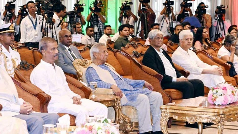 সেই ৫ উপদেষ্টাকে ছাড়া এক ঘণ্টাও টিকবে না ড. ইউনূসের সরকার