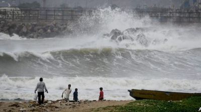 প্রবল ঘূর্ণিঝড়ে রূপ নিল ‘মন্থা’, সমুদ্রবন্দরে ২ নম্বর সংকেত