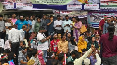 দাবি আদায় না হওয়া পর্যন্ত রাস্তা ছাড়বেন না প্রতিবন্ধী বিদ্যালয় শিক্ষকরা