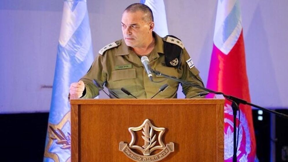 eski qin va anus yaqindan Oyoqlari bilan pantiessiz yoyilgan