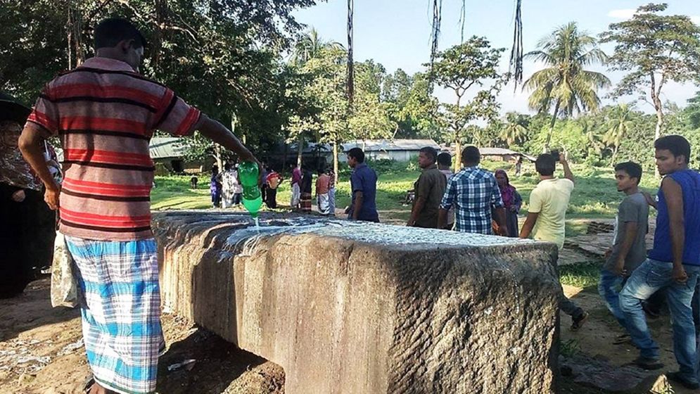 মানত পূরণে খোদার পাথর ভিটায় দুধ ঢাললেন ভক্তরা