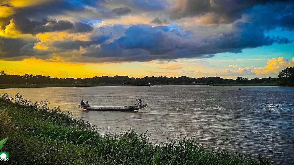 হালদায় মারা গেল ১২ বছর বয়সি ২০ কেজির কাতলা