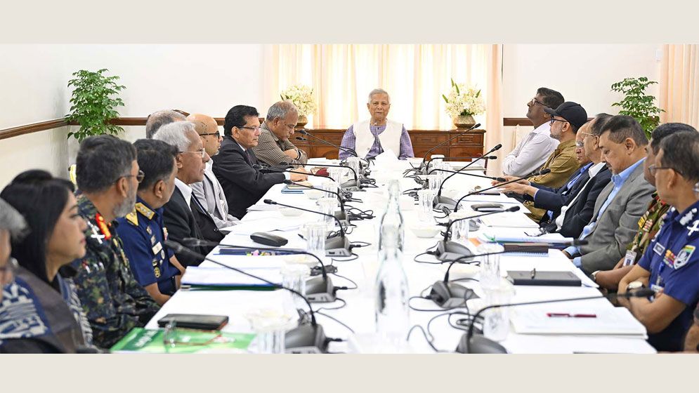 নির্বাচন বানচালে হঠাৎ আক্রমণ আসার আশঙ্কা প্রধান উপদেষ্টার