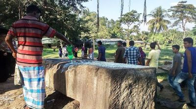 মানত পূরণে খোদার পাথর ভিটায় দুধ ঢাললেন ভক্তরা