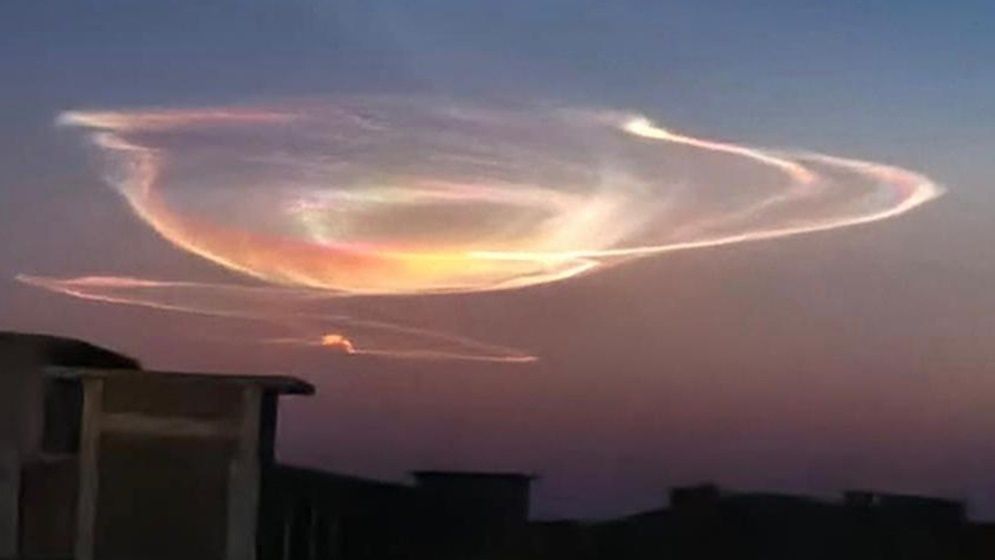 পাকিস্তানের আকাশে দেখা গেল বিরল মেঘের দৃশ্য