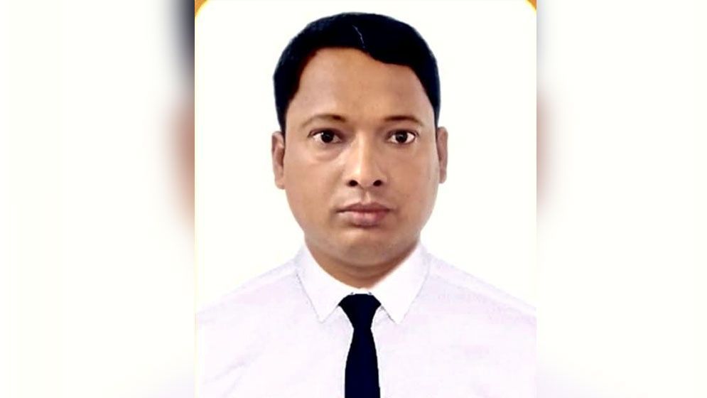 আপনার পায়ে পড়ি আমাকে ক্ষমা করে দেন