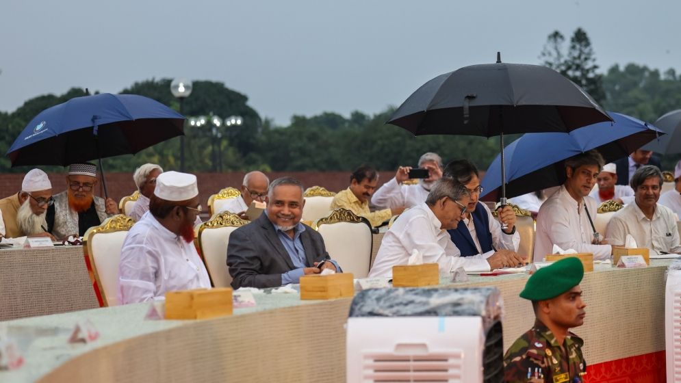 জটিল সমীকরণে রাজনীতি