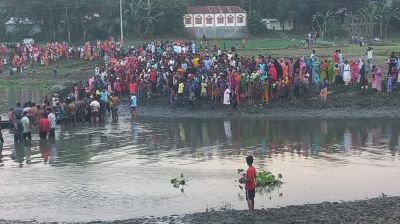পানিতে ডুবে ভাই-বোনসহ তিন শিশুর মৃত্যু, নিখোঁজ ২