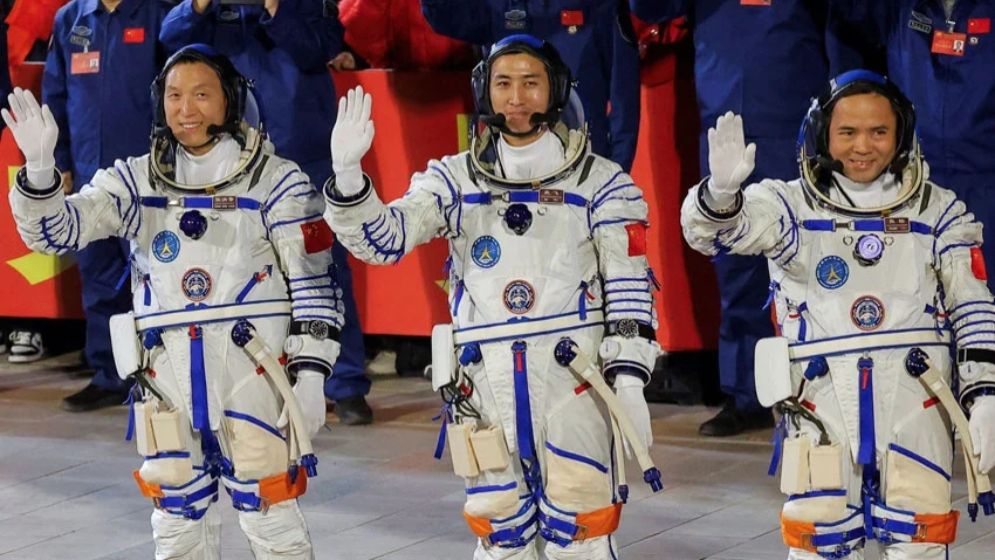 এবার মহাকাশে সবচেয়ে কম বয়সি নভোচারী ও ৪ ইঁদুর পাঠাল চীন