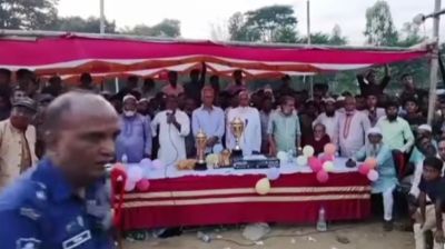 পুলিশি পাহারায় পুরস্কার বিতরণ করলেন হত্যা মামলার আসামিরা!