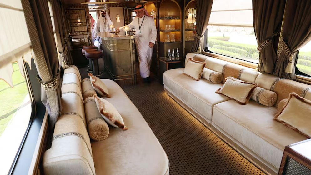 সৌদিতে প্রথমবার চালু হচ্ছে পাঁচতারকা ট্রেন