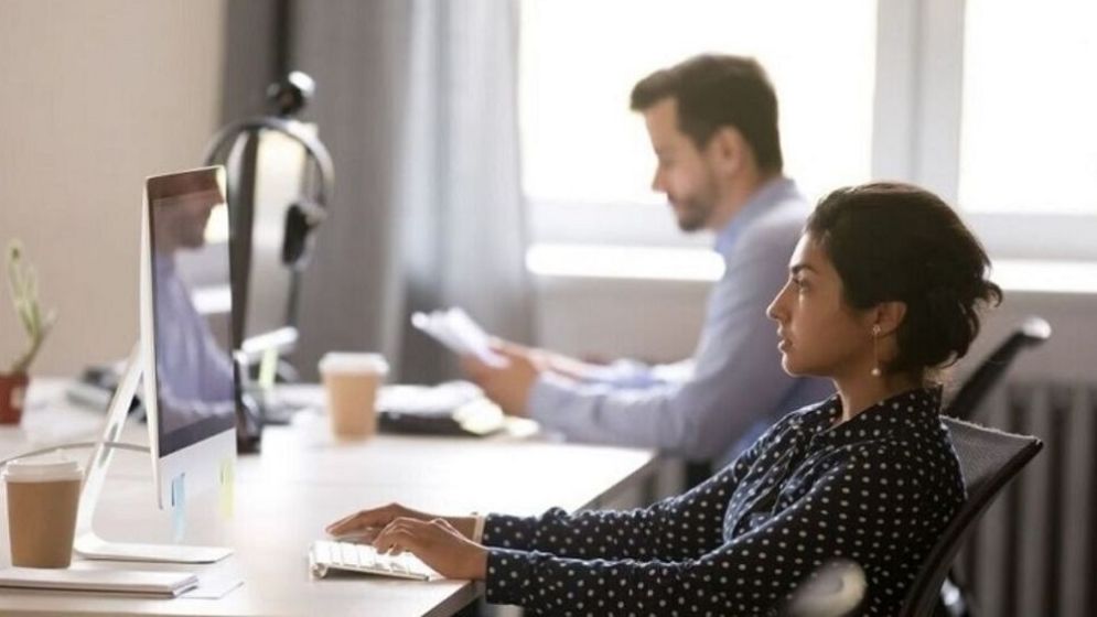 ডেস্কে বসেই কাজ করতে হলে হার্টের যত্ন নিবেন যেভাবে