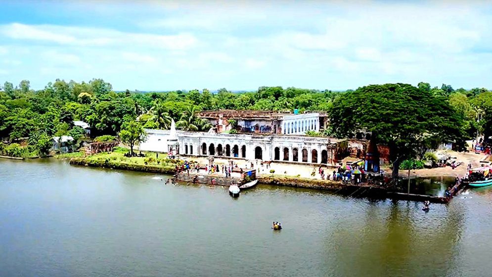 তিতাসের তীরে দুই শতাব্দীর সাক্ষী হরিপুর জমিদারবাড়ি